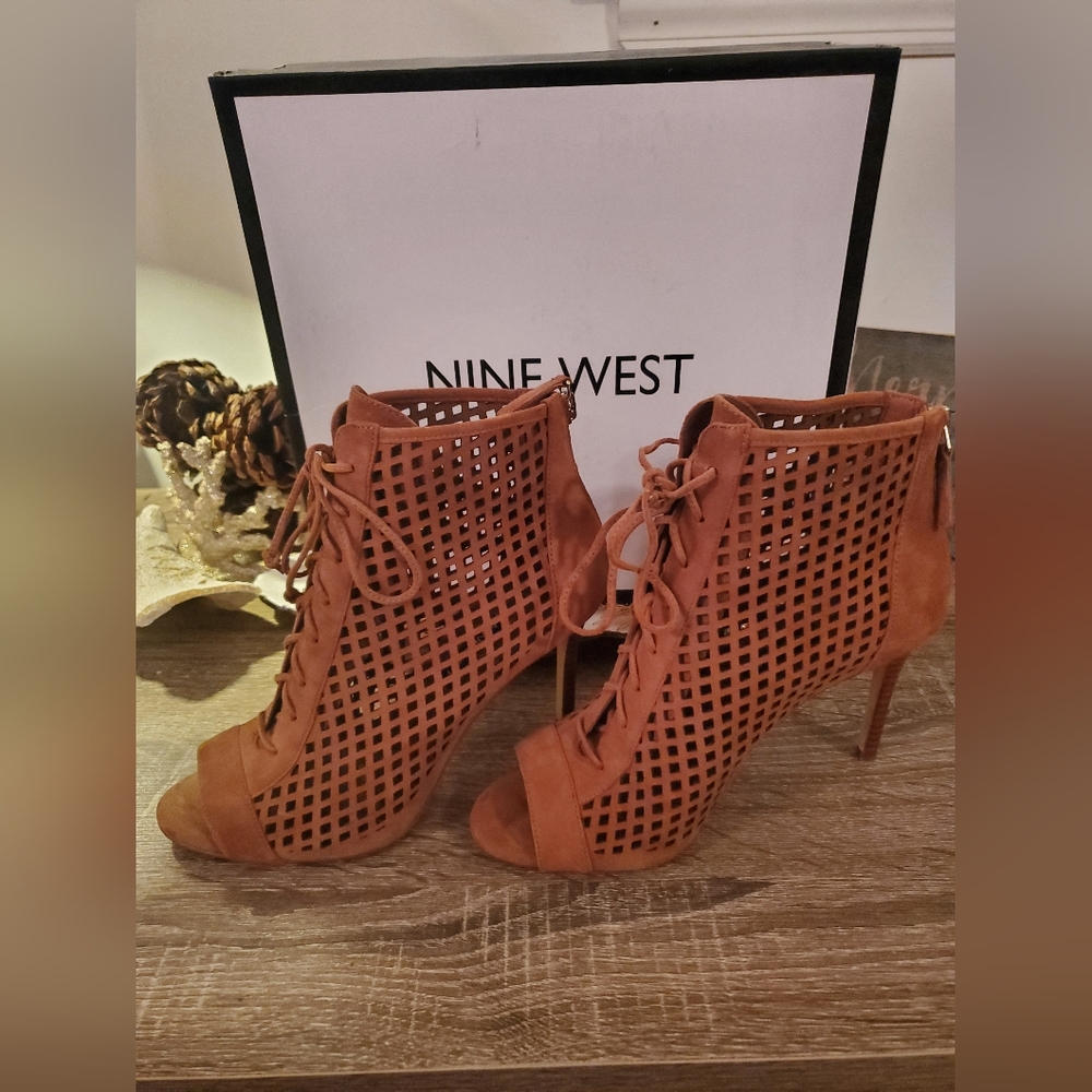 Nine West High Heel 👠 Open Toe Zipper in The Back Tie up Heels Size 8